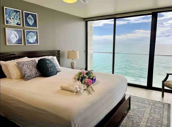 2 bedrooms, iron/ironing board, WiFi, bed sheets - Ocean View Luxury Condo: Beachfront, and Pool (San Diego)