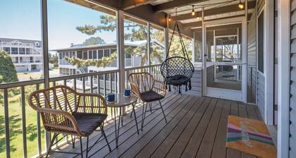 Newly Updated OCEAN BLOCK 2 bedroom condo, steps away from the beach!
