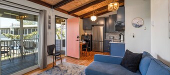 Newly Updated OCEAN BLOCK 2 bedroom condo, steps away from the beach!
