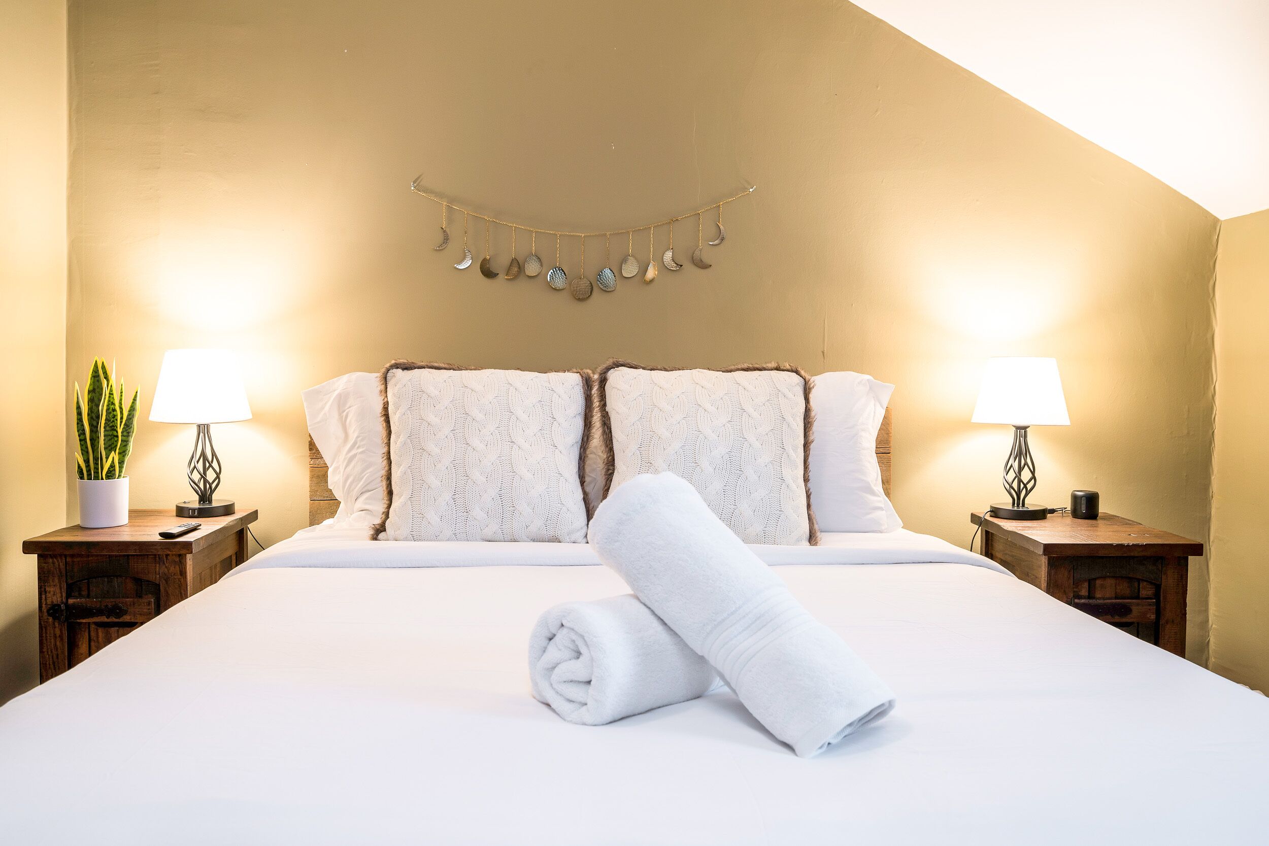 Sundance of Blantyre Ski Lodge w/ Private Hot Tub & Sauna House