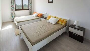 5 slaapkamers, reisbedje, wifi, beddengoed