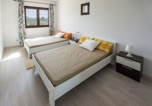 5 Schlafzimmer, Reisekinderbett, WLAN, Bettwäsche