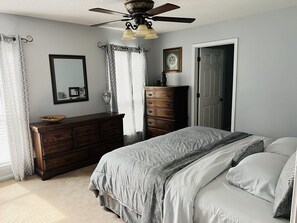 4 chambres, fer et planche à repasser, Wi-Fi, draps fournis