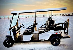Nära stranden, solstolar och strandhanddukar