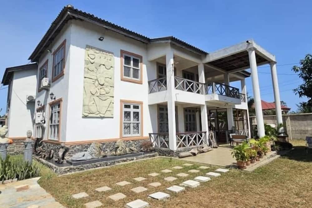 Art and Leisure-EB Hotel