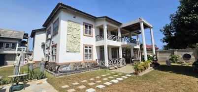 Art and Leisure-EB Hotel