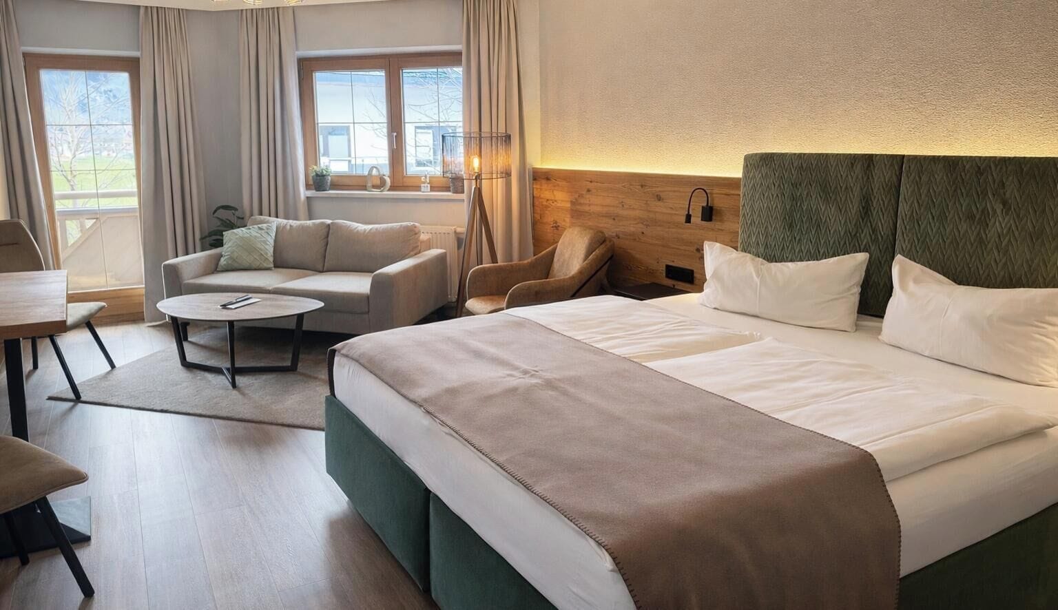 Deluxe Studio | Blackout drapes, soundproofing, free WiFi, bed sheets