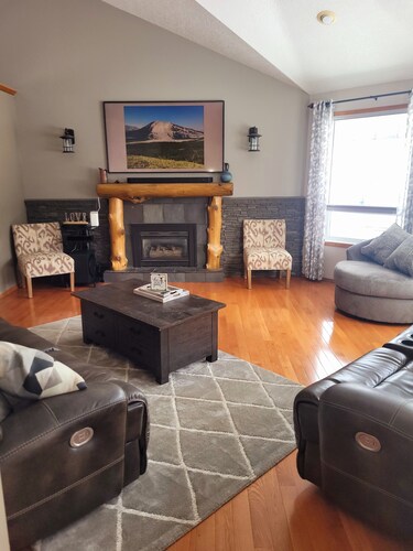 Large Fam Friendly Home - Hot Tub- Air Conditioning - Game Room - Child Friendly