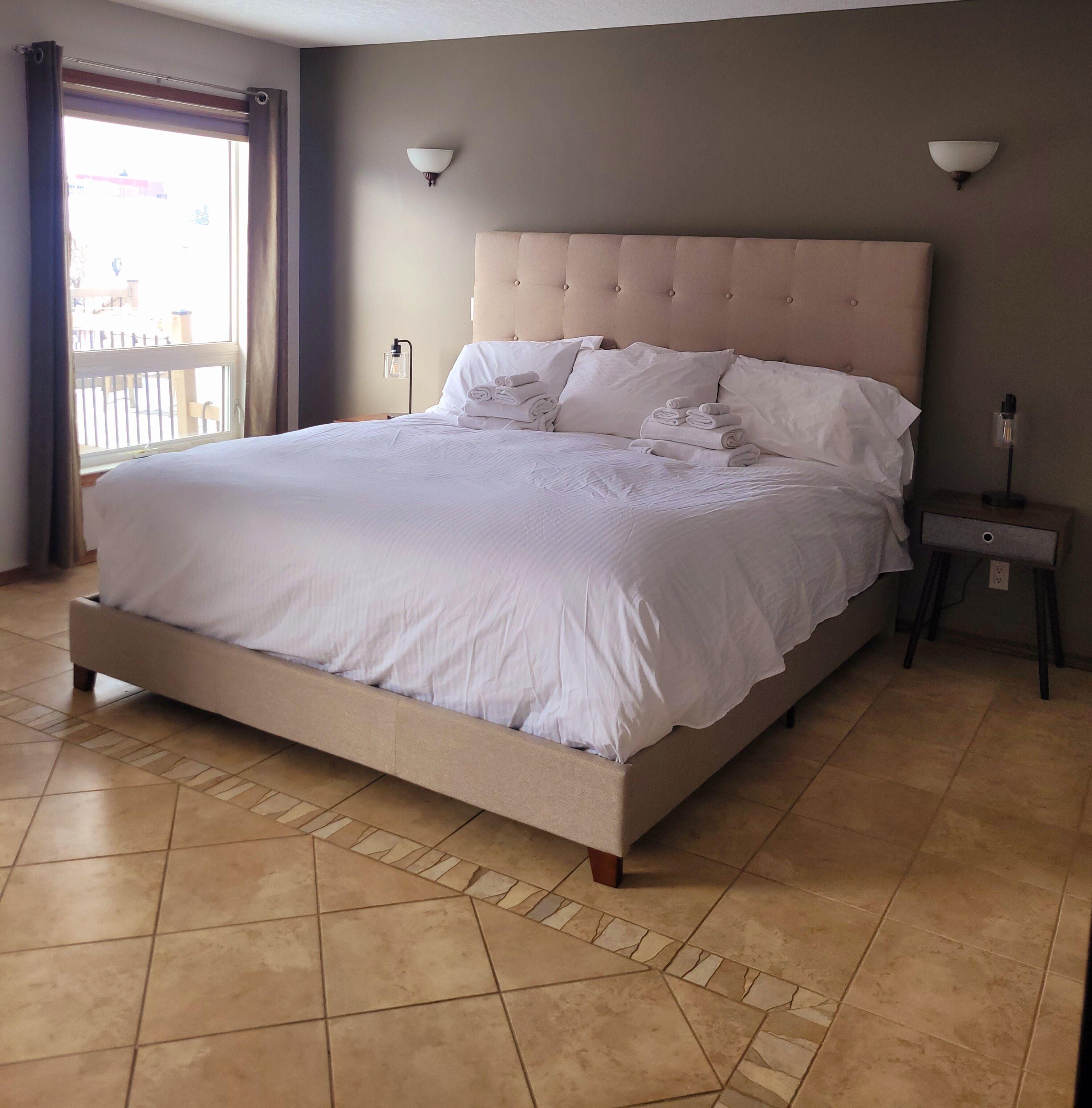 Large Fam Friendly Home - Hot Tub- Air Conditioning - Game Room - Child Friendly