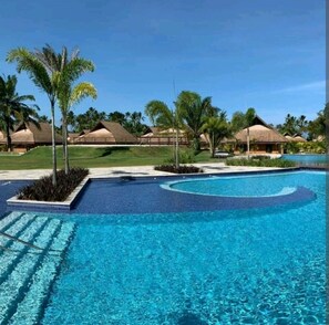 8 outdoor pools, open 8:00 AM to 10:00 PM, pool umbrellas, pool loungers