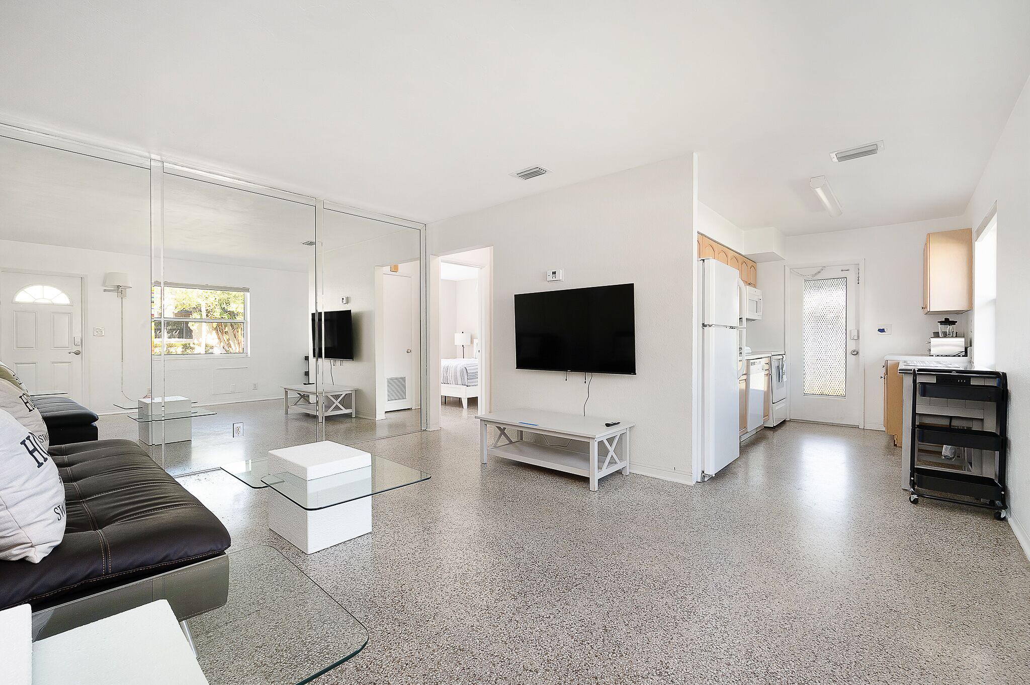 Delightful Apartment by the Beach