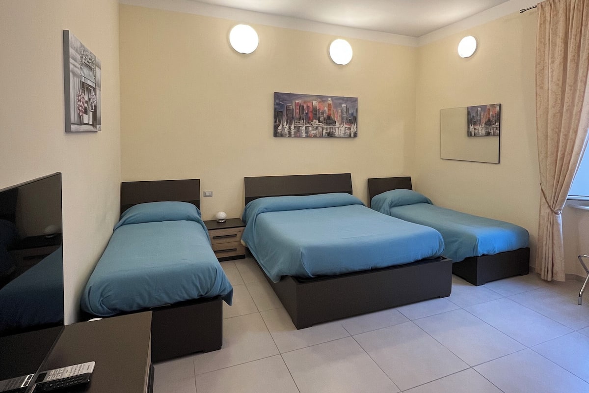 Chambre quadruple | SystĂšme dâinsonorisation, lit de bĂ©bĂ© (supplĂ©ment)