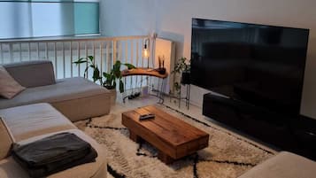 Een smart-tv en videogames