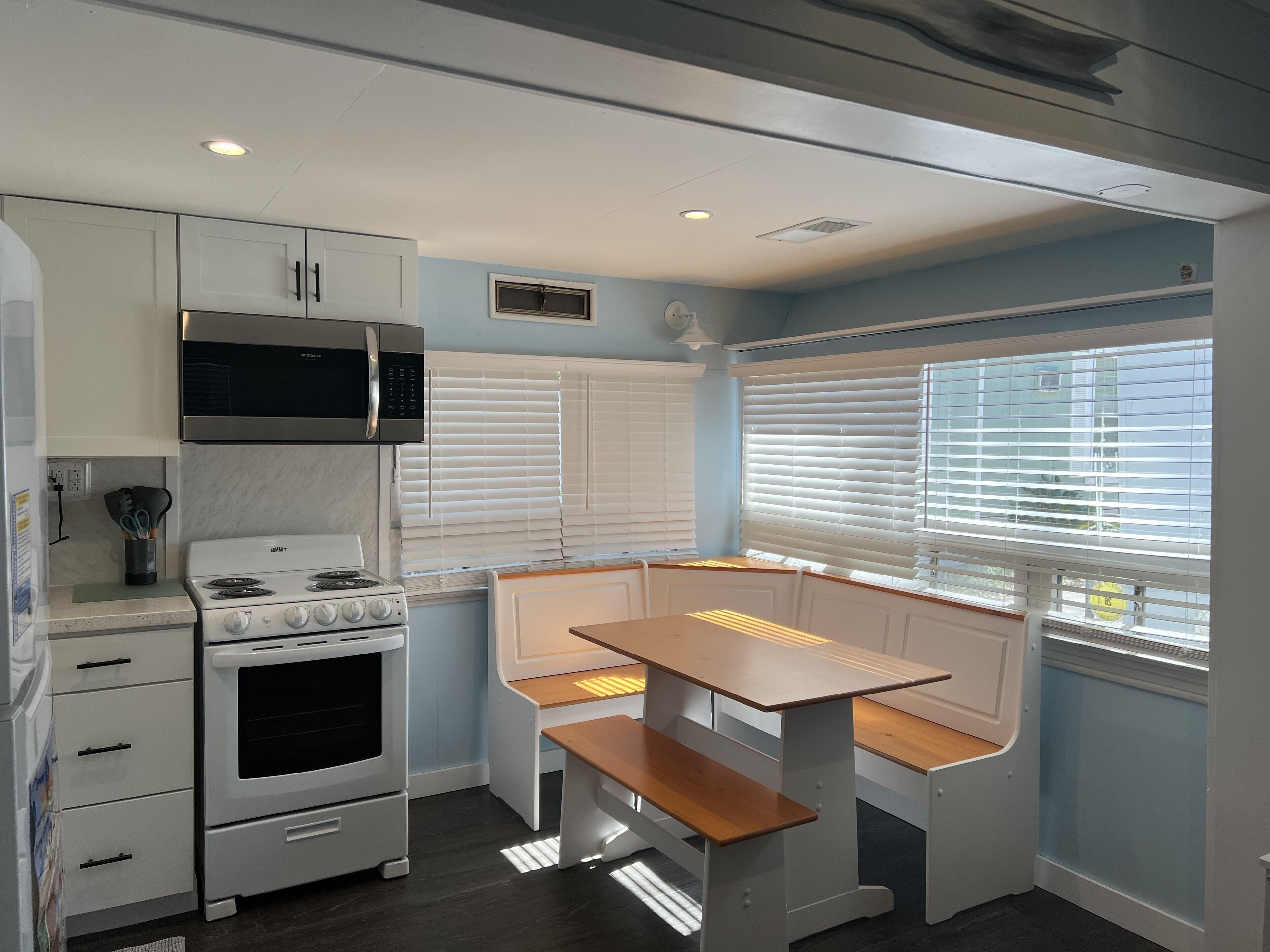 Lazy Days Cozy Cottage