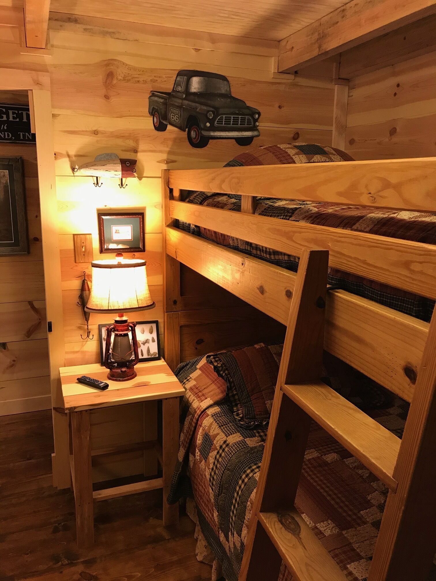 Cozy Cabin, Fire Pit, with Hot Tub Next To Rock Island State Park