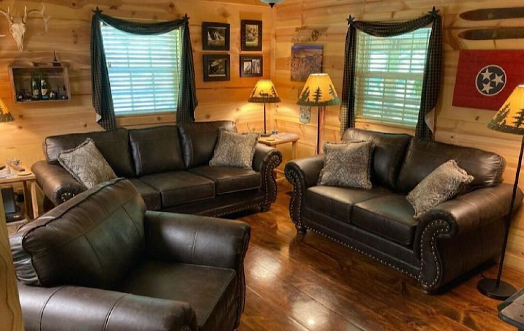 Cozy Cabin, Fire Pit, with Hot Tub Next To Rock Island State Park