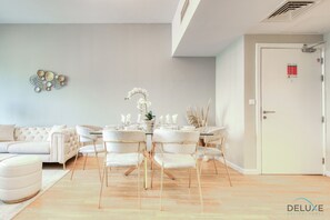 Dining - Elegant 2BR at The Point Dubai Marina by Deluxe Holiday Homes (Dubai)