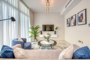 TV - Spell-binding 3BR Townhouse at DAMAC Hills 2 Albizia by Deluxe Holiday Homes (Dubai)