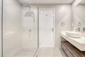 Shower, hair dryer, towels, soap - Spacious 3BR Apartment with Assistant Room in Sadaf 5, JBR (Dubai)