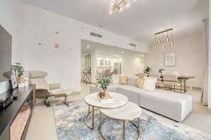 TV - Spacious 3BR Apartment with Assistant Room in Sadaf 5, JBR (Dubai)