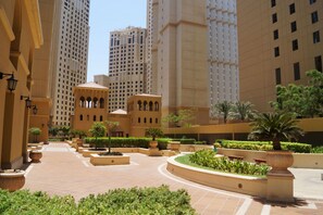 Property grounds - Spacious 3BR Apartment with Assistant Room in Sadaf 5, JBR (Dubai)