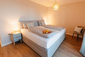 2 bedrooms, travel cot, free WiFi, bed sheets
