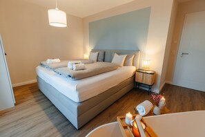 2 bedrooms, travel cot, free WiFi, bed sheets