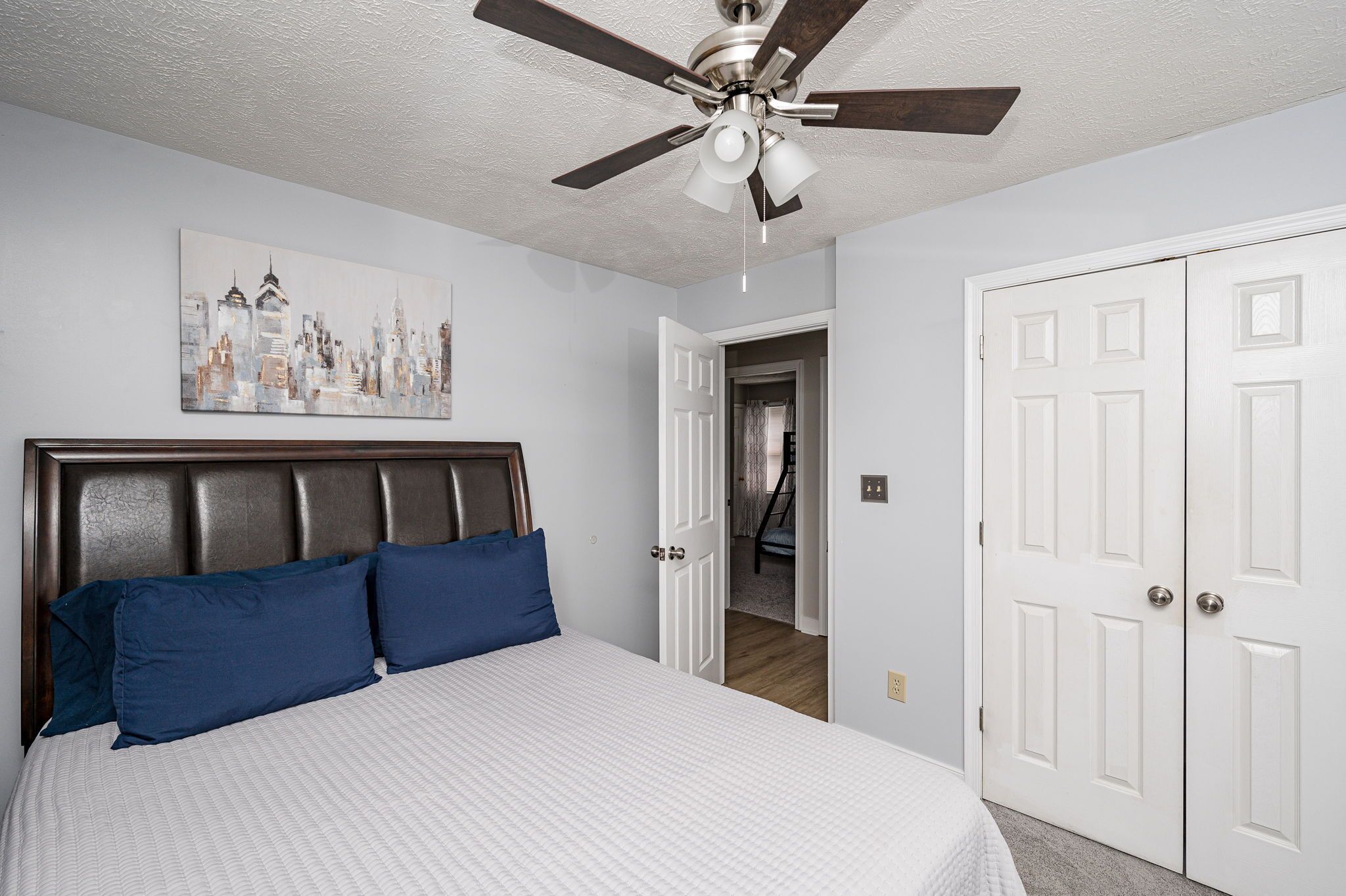 5 bedrooms, desk, iron/ironing board, free WiFi