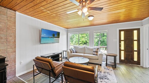 Charming Lakehouse - Near Lake - Cabin Feel - Frankston, TX