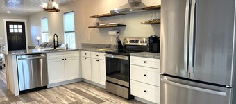 Modern Country Home Near Hiking trails and Waterfront Concert Venue