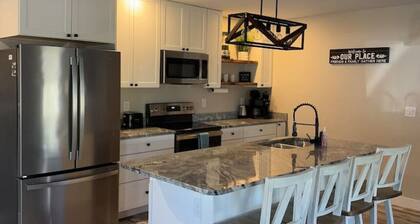 Cozy | 3 BR/2 Bath | Sleeps 8 | Quiet