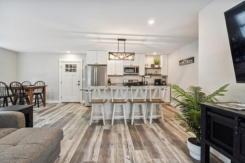 Cozy | 3 BR/2 Bath | Sleeps 8 | Quiet