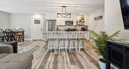 Cozy | 3 BR/2 Bath | Sleeps 8 | Quiet