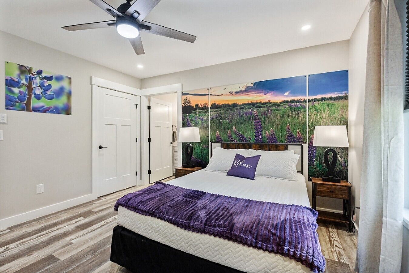Desk, iron/ironing board, WiFi, bed sheets