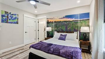 Desk, iron/ironing board, WiFi, bed sheets