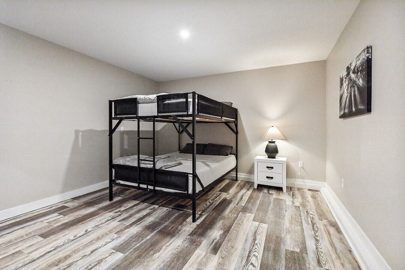 3 bedrooms, desk, iron/ironing board, WiFi