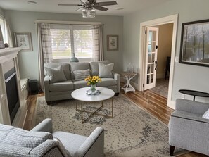Smart TV, fireplace, stereo