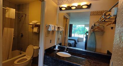Countryside Inn & Suites