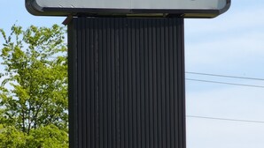A sign for Countryside Inn & Suites with a welcome message. - Countryside Inn & Suites (Idabel)