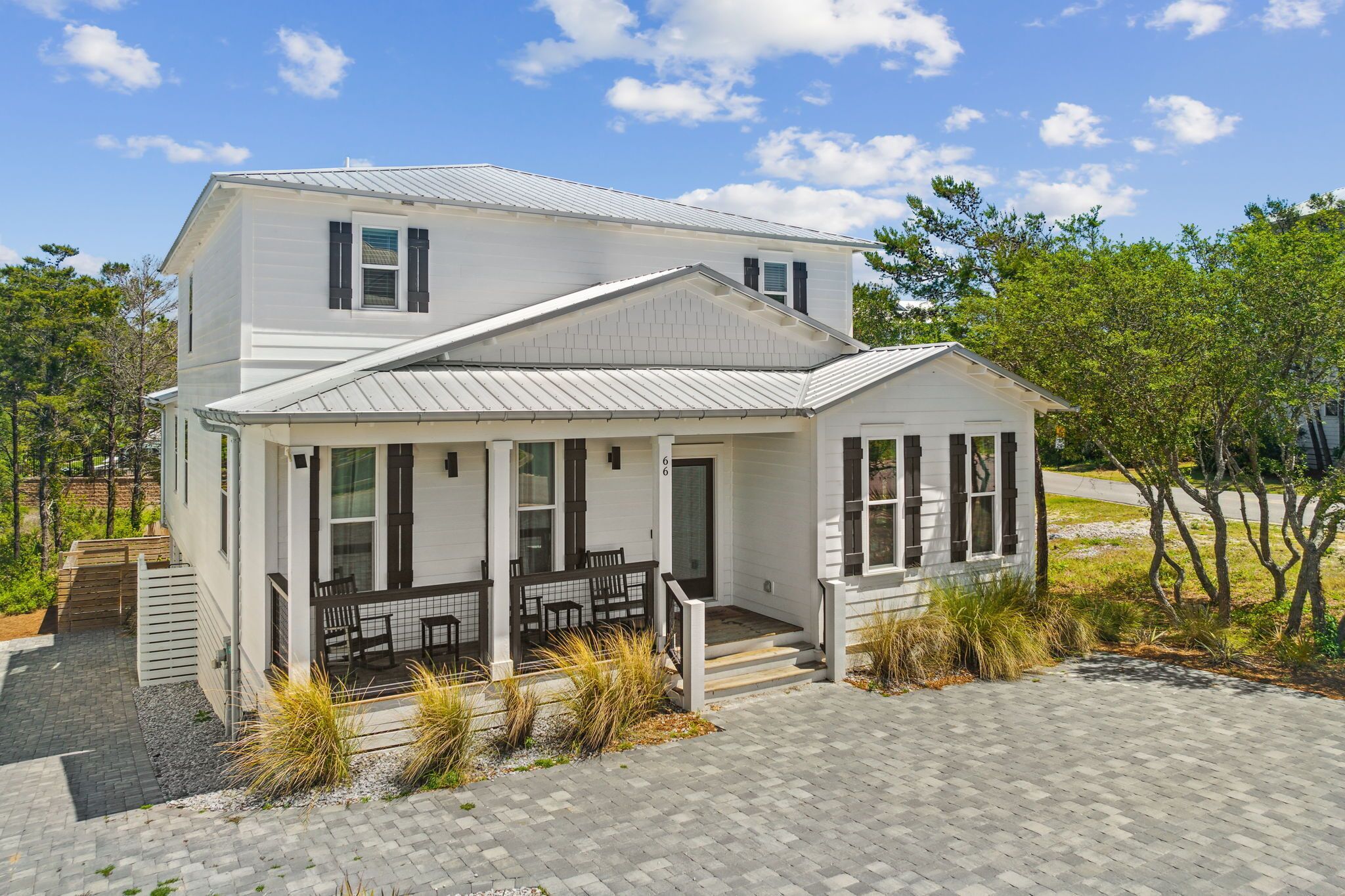 Private saltwater pool and less than a 2-minute walk to the beach in Seacrest!