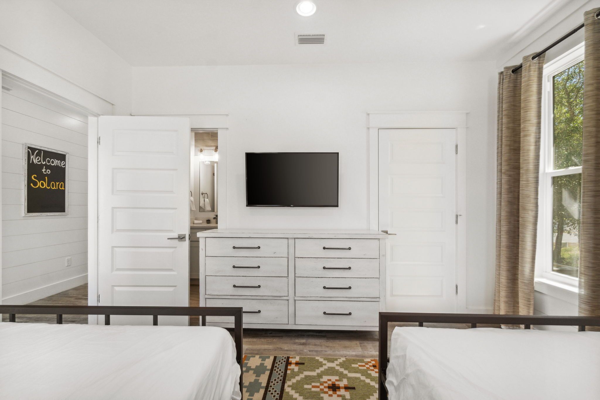 Private saltwater pool and less than a 2-minute walk to the beach in Seacrest!