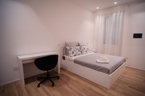 1 bedroom, in-room safe, desk, iron/ironing board