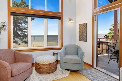 Upscale Waterfront Condo in Birch Bay