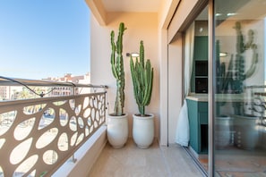 Classic Apartment | Terrace/patio