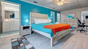A bedroom with a bed, bedside tables, a desk, and a chair. - Turquoise Turtle - Private Heated Pool: Relax & Enjoy (Fort Pierce)