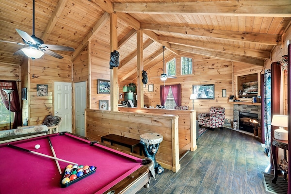 Cabane | Coin séjour | TV connectée de 48 pouces avec chaînes par satellite, télévision