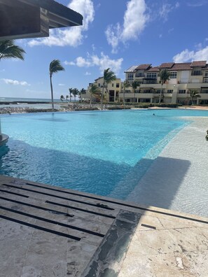 Outdoor pool - Loft 4 Per Beach Front (Punta Cana)