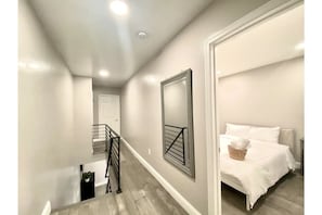Interior - ModernCheerful 3 spacious bedroom2 luxury bathroom (Philadelphia)