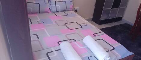1 habitación, wifi y ropa de cama