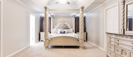 4 bedrooms, desk, iron/ironing board, WiFi